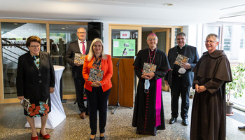 Am 4. Oktober feierte das Theresianum in Bamberg sein 75-jähriges Bestehen. Seit 2018 befindet sich das Spätberufenengymnasium und Kolleg in Trägerschaft der Caritas-Schulen gGmbH.